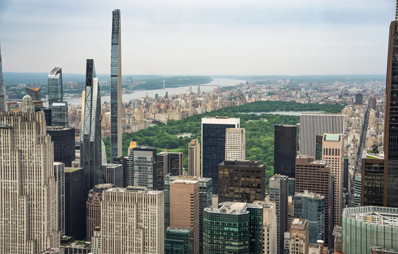 High-angle view of Midtown Manhattan with Central Park and skyscrapers in New York City.